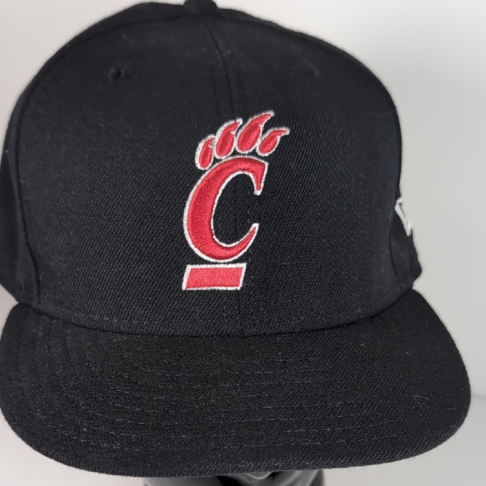 New Era 59/50 Cincinnati Bearcats Black Cap with Gray Undervisor Size 8 Fitted